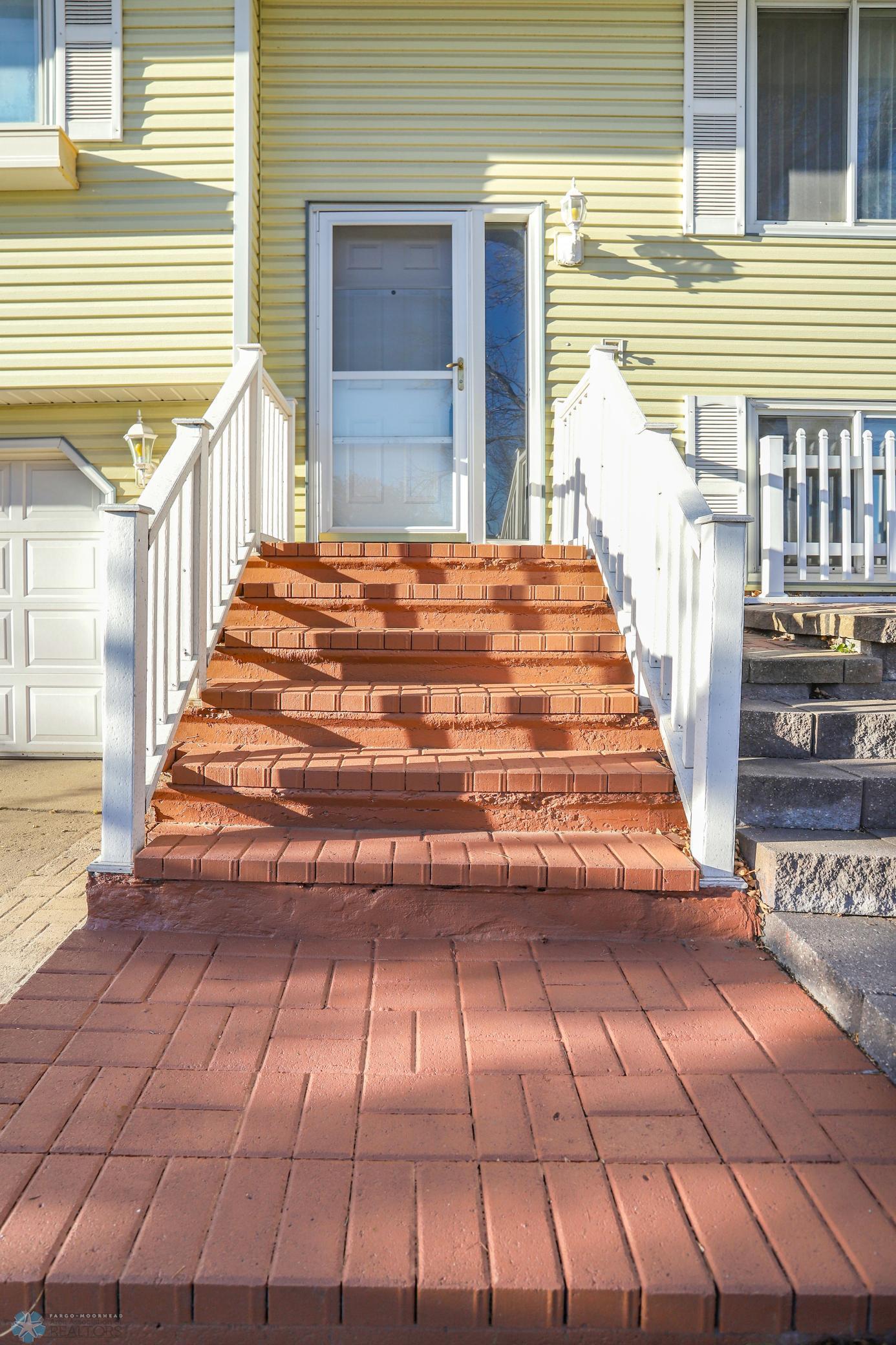 Moorhead, Minnesota 56560, United States, 3 Bedrooms Bedrooms, ,2 BathroomsBathrooms,Residential,Pending,33342