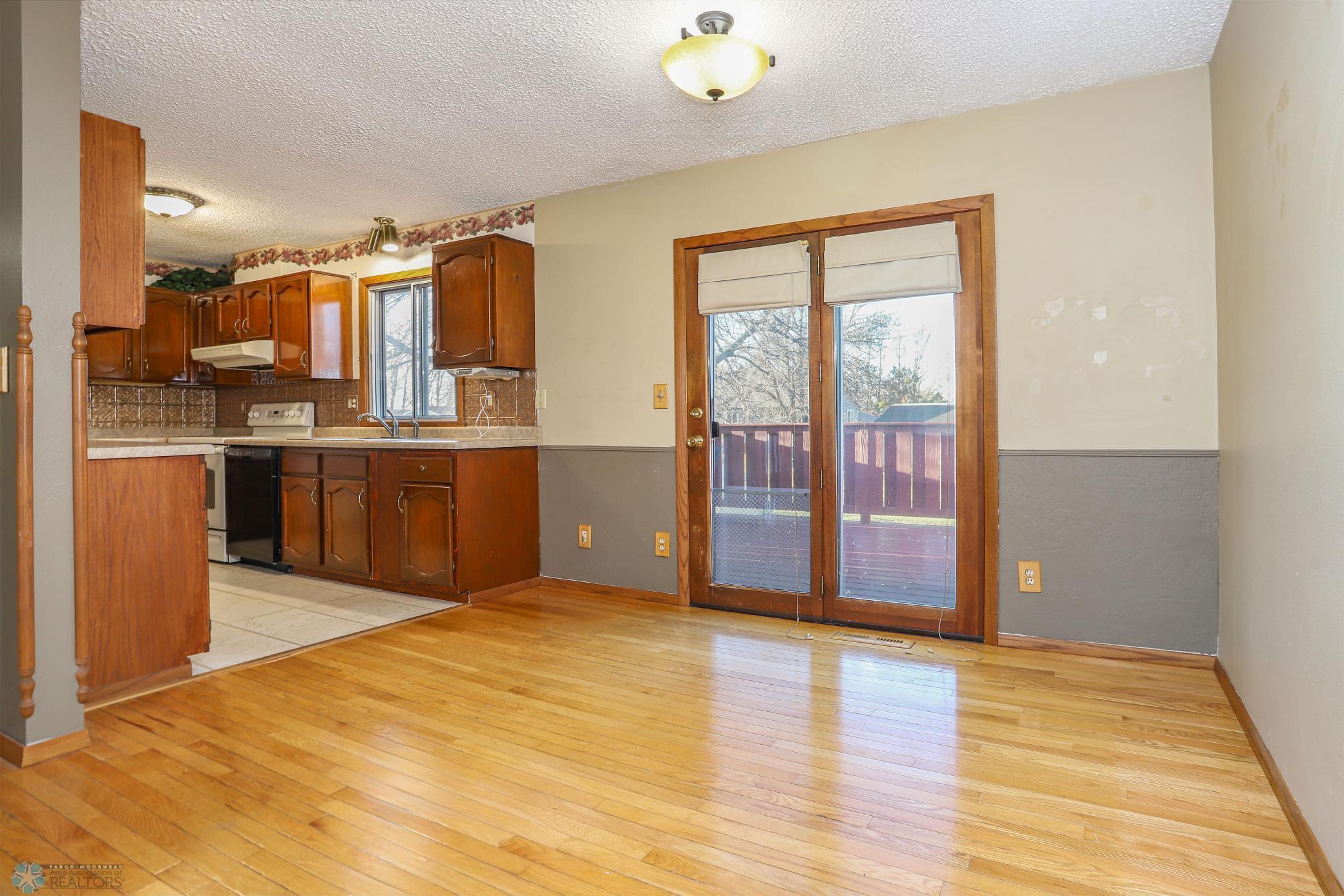 Moorhead, Minnesota 56560, United States, 3 Bedrooms Bedrooms, ,2 BathroomsBathrooms,Residential,Pending,33342