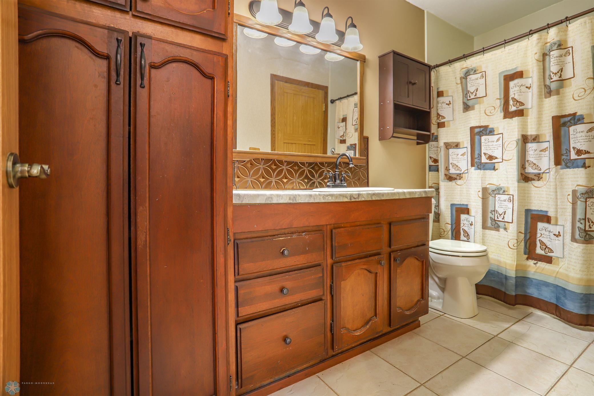 Moorhead, Minnesota 56560, United States, 3 Bedrooms Bedrooms, ,2 BathroomsBathrooms,Residential,Pending,33342