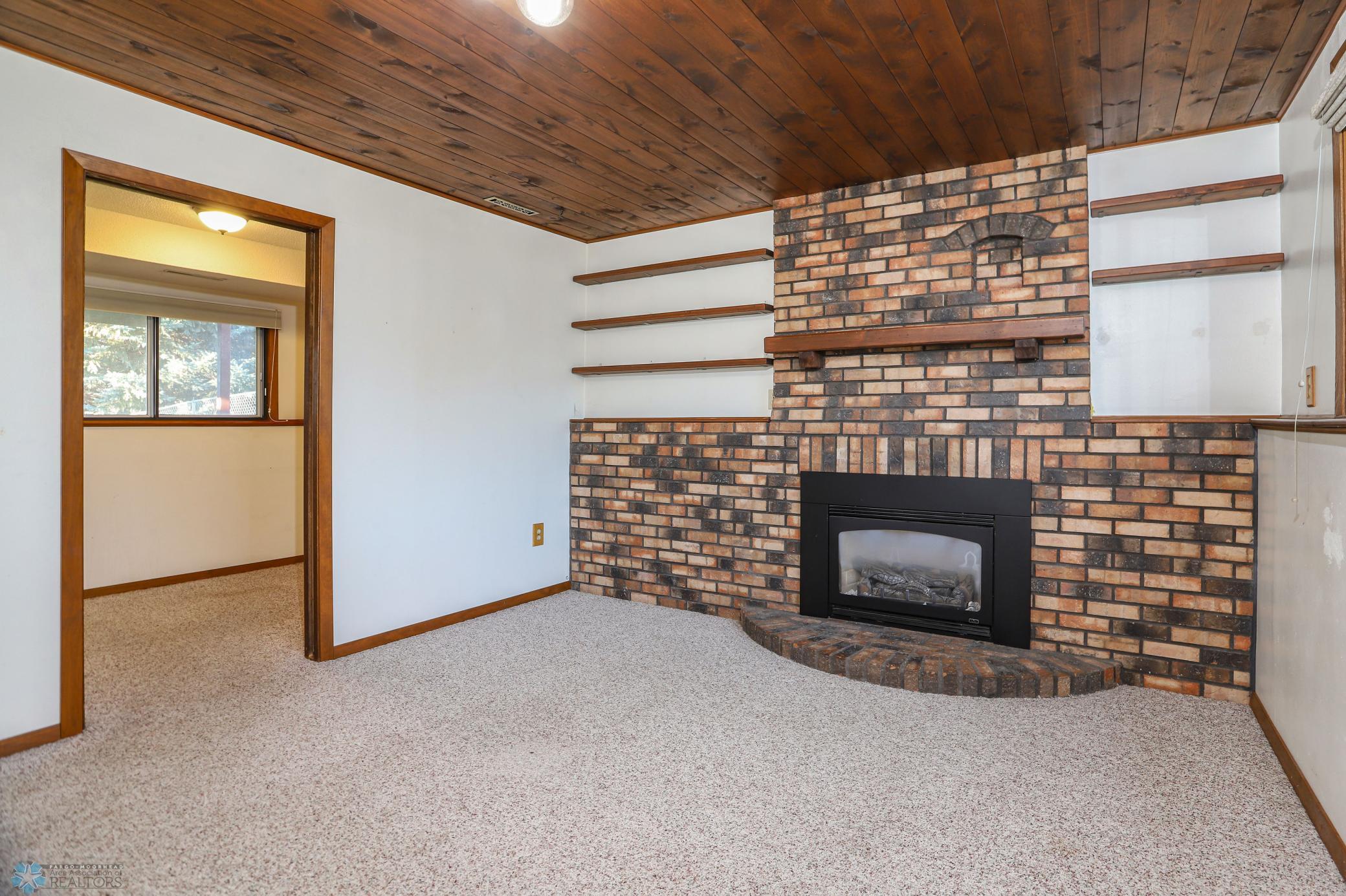 Moorhead, Minnesota 56560, United States, 3 Bedrooms Bedrooms, ,2 BathroomsBathrooms,Residential,Pending,33342