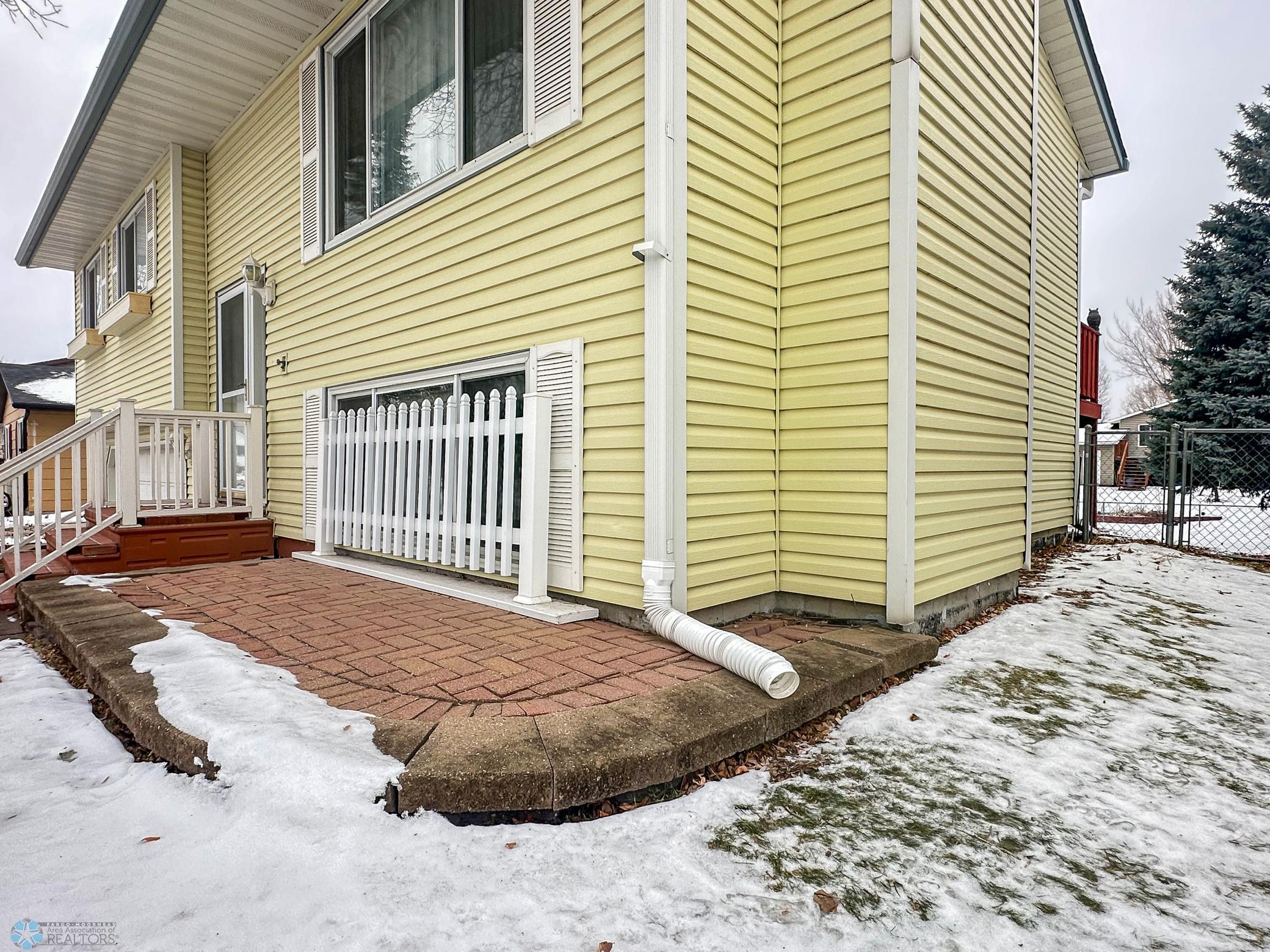 Moorhead, Minnesota 56560, United States, 3 Bedrooms Bedrooms, ,2 BathroomsBathrooms,Residential,Pending,33342