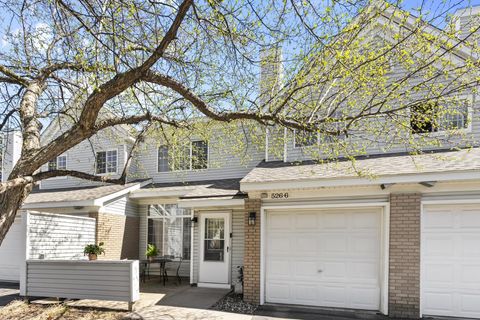 Townhouse For Sale - 526 Lovell Avenue<br/> Roseville, MN 55113