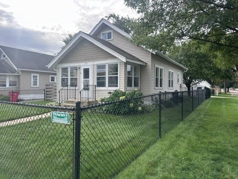 Homes For Sale - 911 3rd Avenue<br/> Mower County, Austin, MN 55912