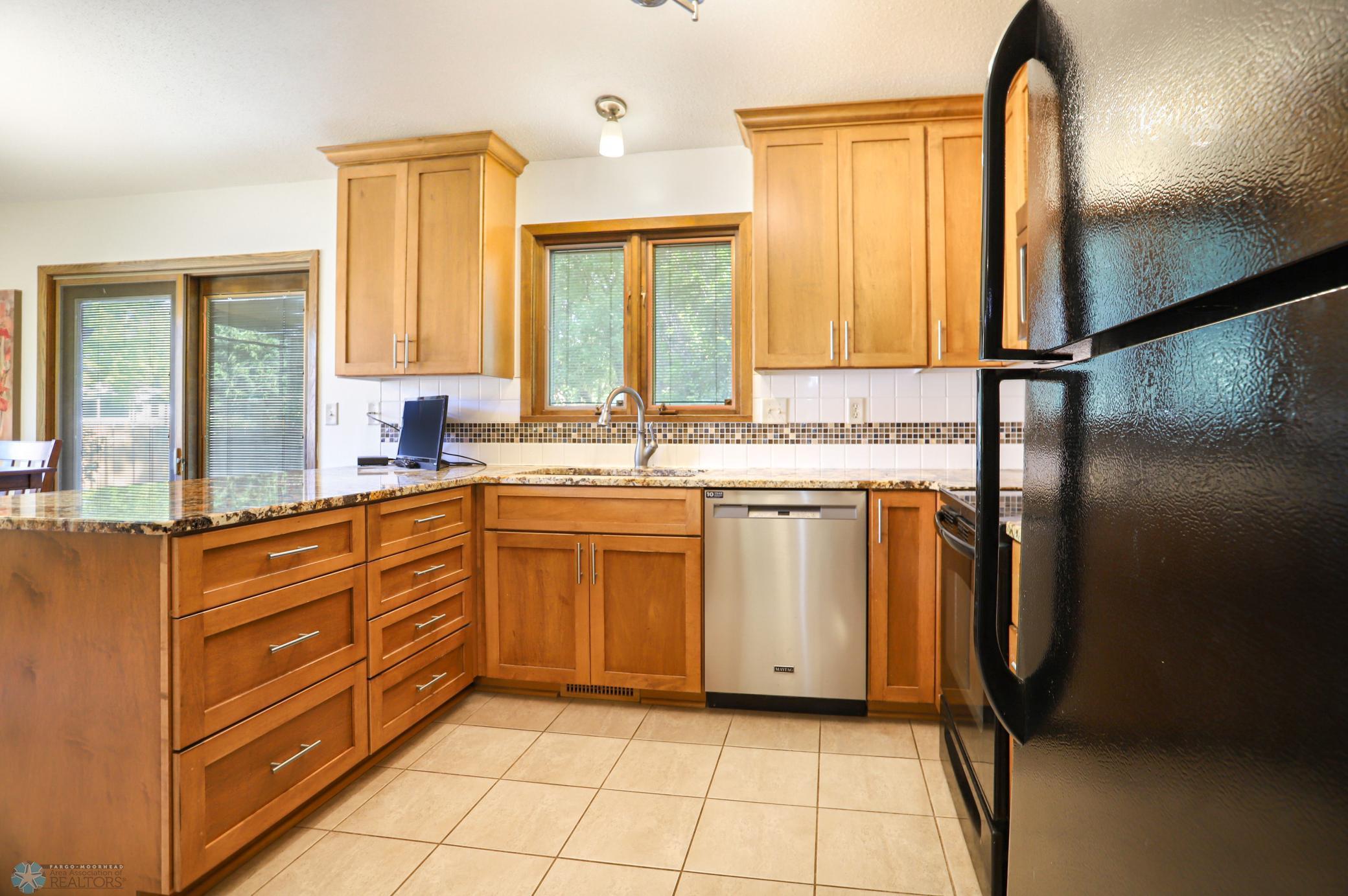 Fargo, North Dakota 58103, United States, 3 Bedrooms Bedrooms, ,3 BathroomsBathrooms,Residential,Pending,51838