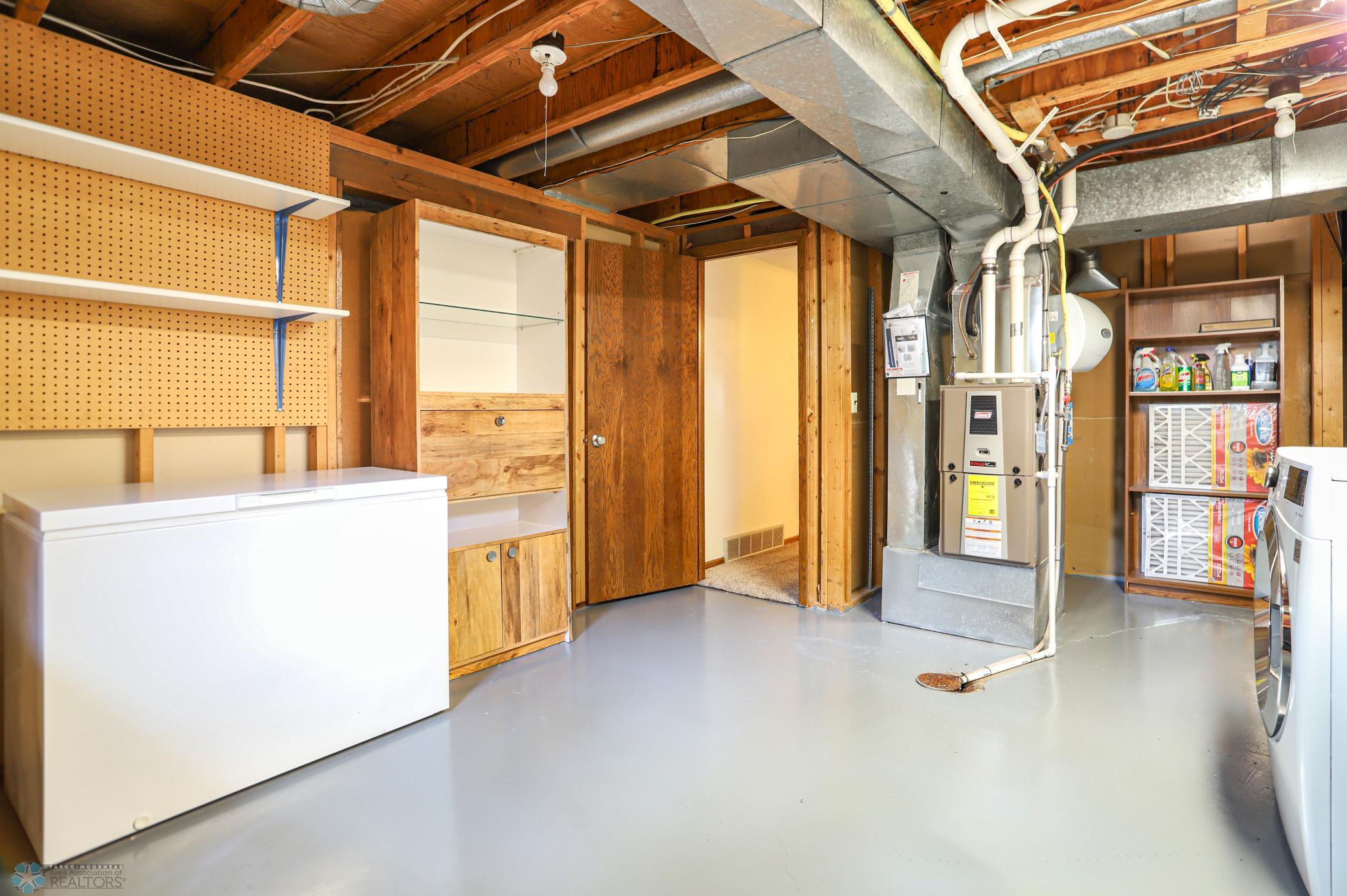 Fargo, North Dakota 58103, United States, 3 Bedrooms Bedrooms, ,3 BathroomsBathrooms,Residential,Pending,51838