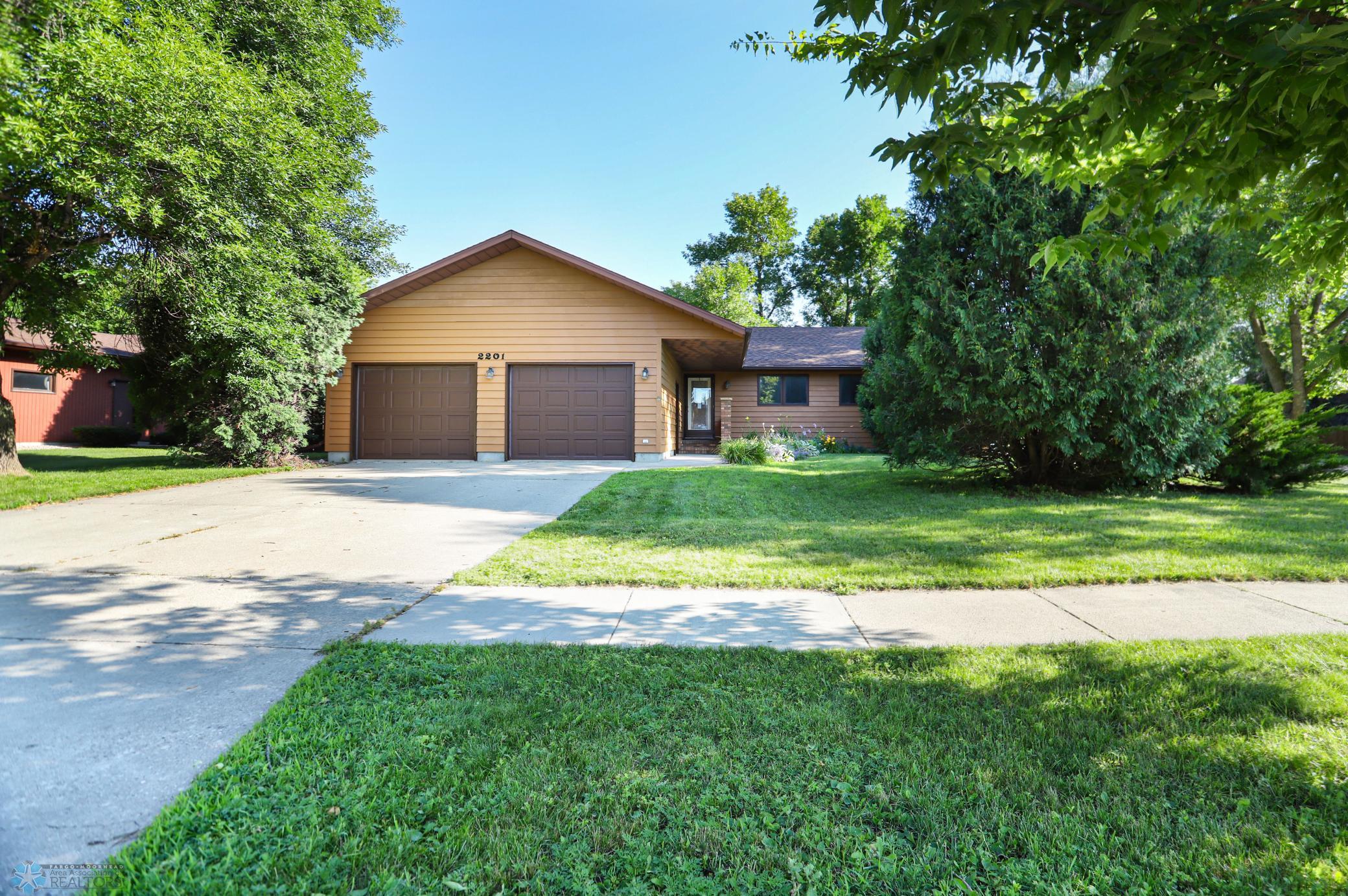Fargo, North Dakota 58103, United States, 3 Bedrooms Bedrooms, ,3 BathroomsBathrooms,Residential,Pending,51838