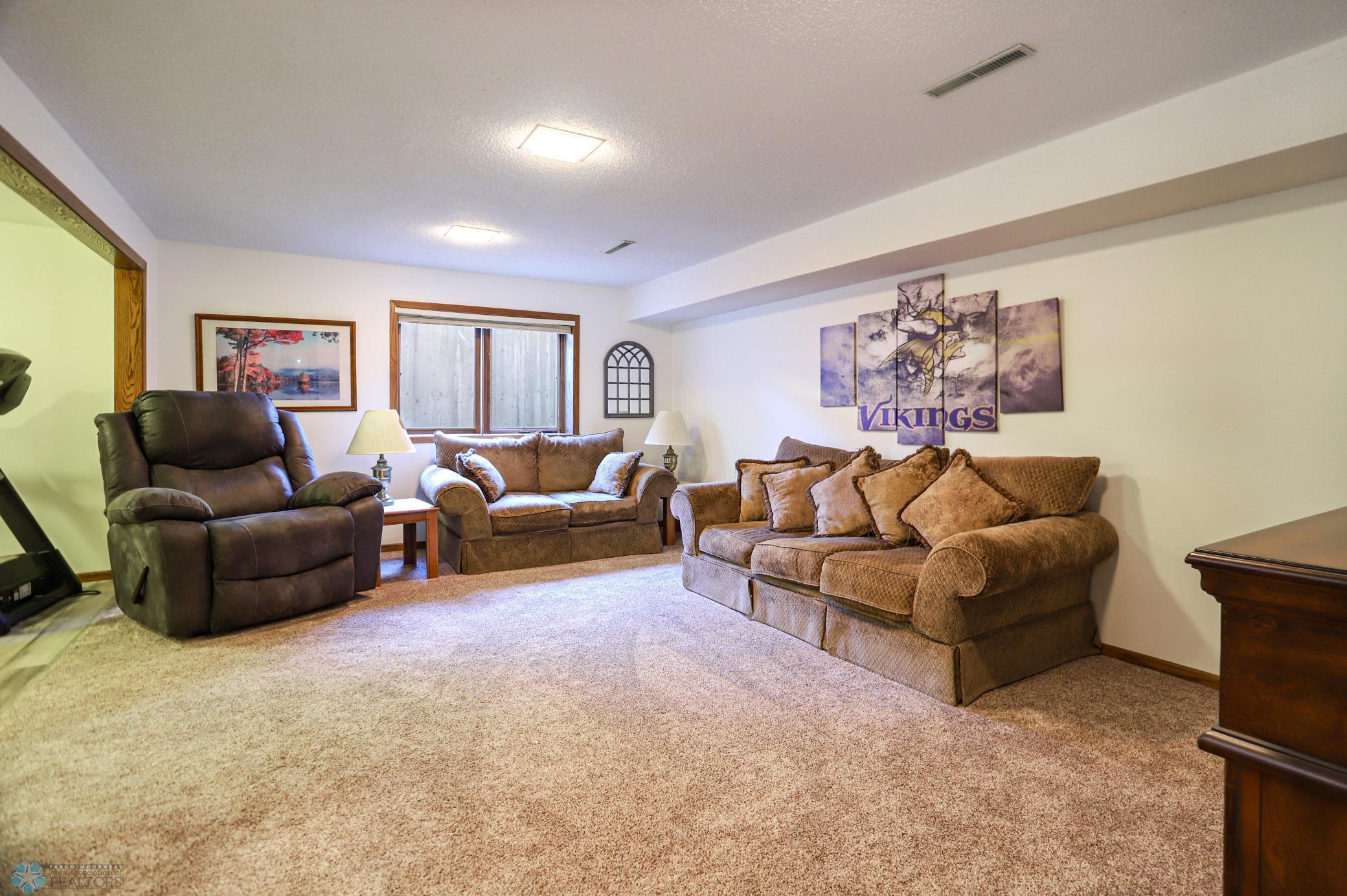 Fargo, North Dakota 58103, United States, 3 Bedrooms Bedrooms, ,3 BathroomsBathrooms,Residential,Pending,51838