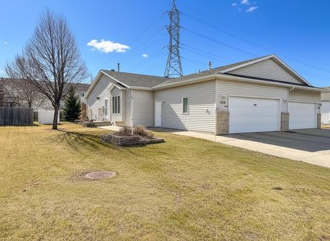 Homes For Sale - 1610 Suntree Drive<br/> Cass County, West Fargo, ND 58078