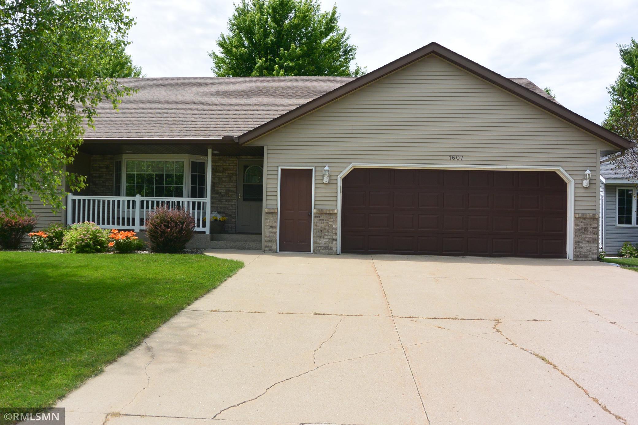 1607 Mcleod Avenue, Glencoe, Minnesota image 1