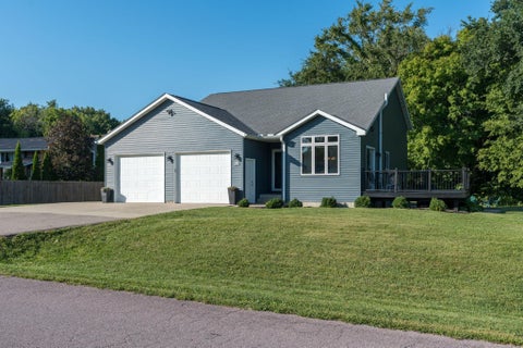 Homes For Sale - 200 Mapleridge Drive<br/> Blue Earth County, Mankato, MN 56001