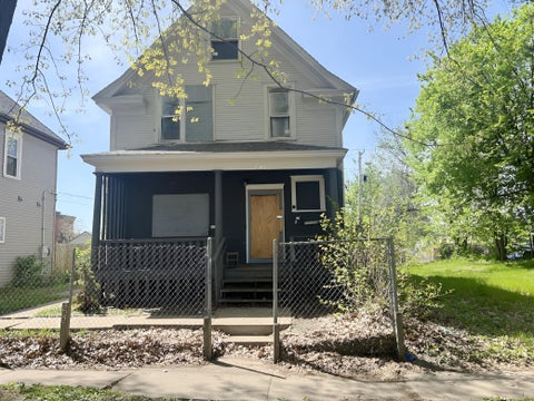 Multifamily For Sale - 686 Sherburne Avenue<br/> Ramsey County, Saint Paul, MN 55104