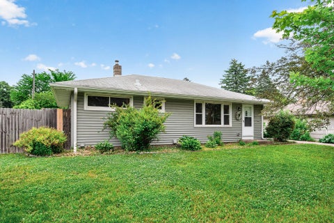 Homes For Sale - 2267 Shawnee Drive<br/> Saint Paul, MN 55109