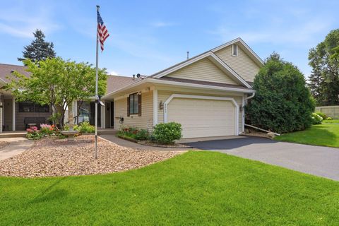 Townhouse For Sale - 2003 28th Avenue<br/> Ramsey County, New Brighton, MN 55112
