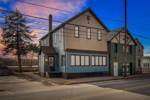 Multifamily For Sale - 39 AND 39-1/2 N Shore Drive<br/> Fountain City, WI 54629