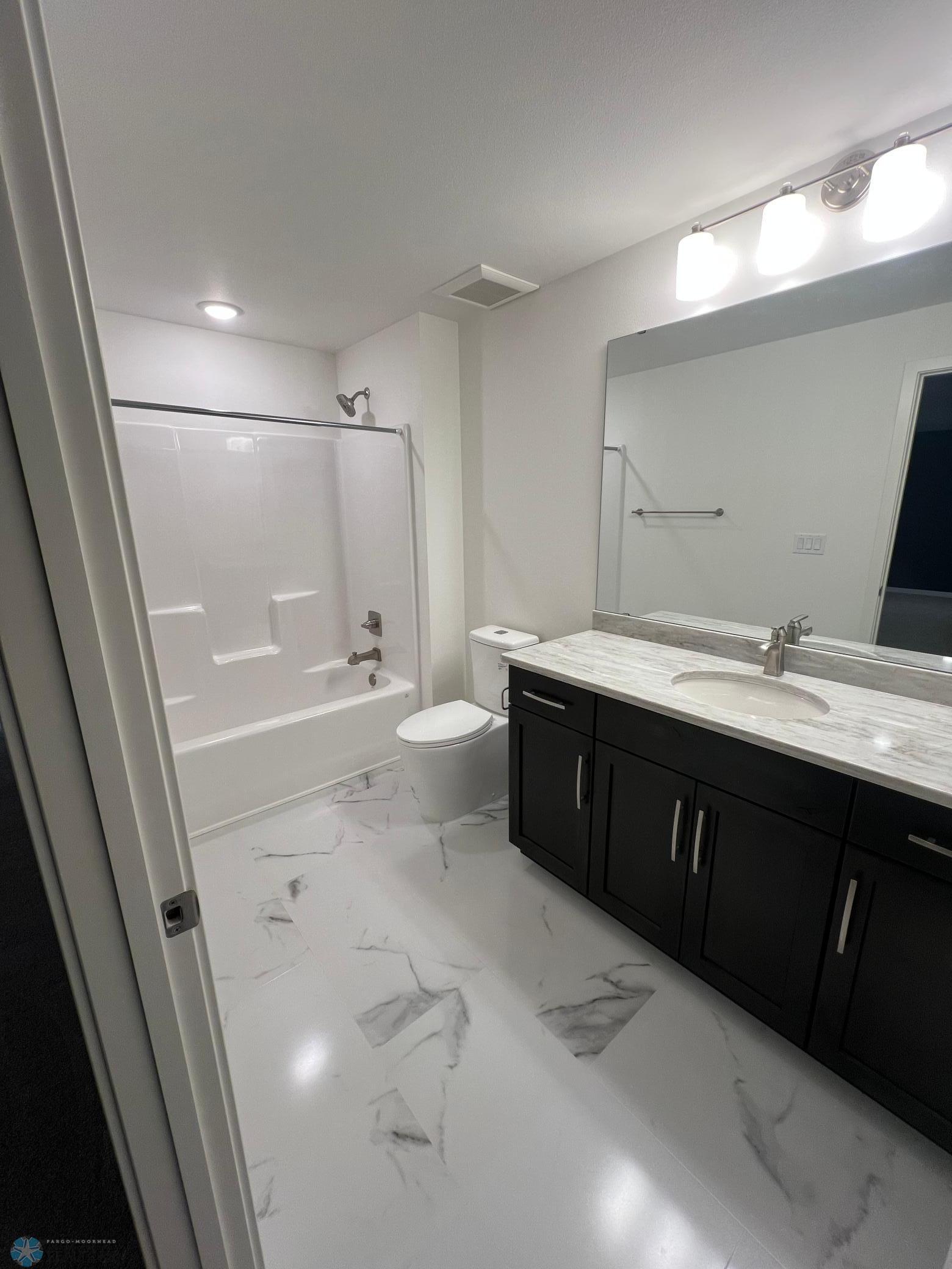 Horace, North Dakota 58047, United States, 5 Bedrooms Bedrooms, ,3 BathroomsBathrooms,Residential,Pending,26078