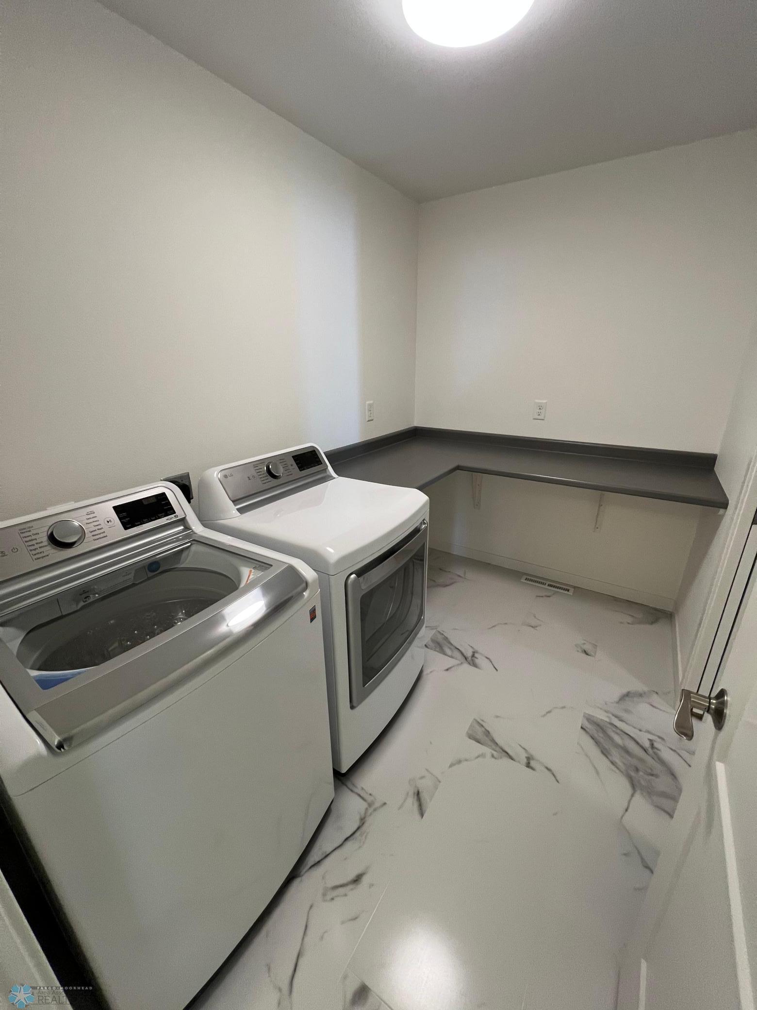 Horace, North Dakota 58047, United States, 5 Bedrooms Bedrooms, ,3 BathroomsBathrooms,Residential,Pending,26078