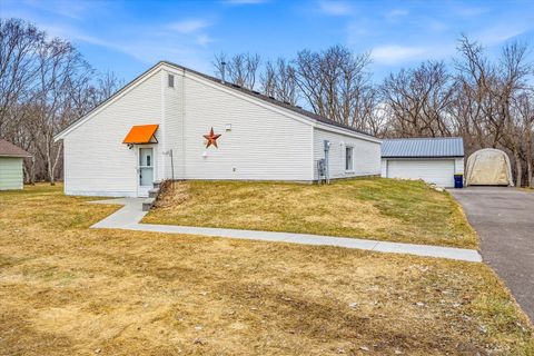 Homes For Sale - 30120 Akerson Street<br/> Lindstrom, MN 55045