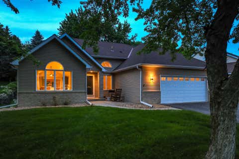 Homes For Sale - 1104 Falls Curve<br/> Chaska, MN 55318