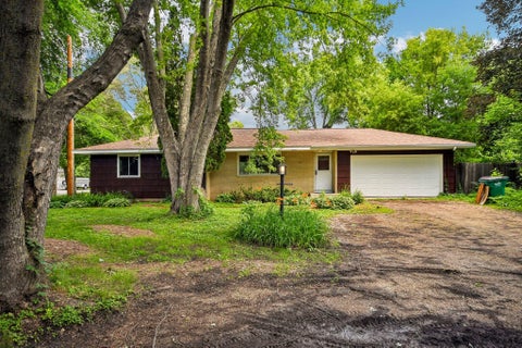 Homes For Sale - 15606 Minnetonka Boulevard<br/> Minnetonka, MN 55345