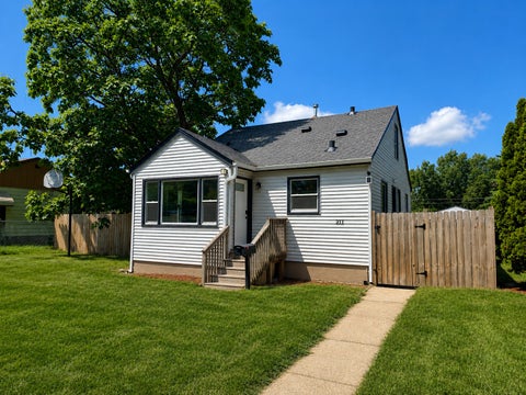 Homes For Sale - 211 E Spruce Street<br/> Dakota County, South Saint Paul, MN 55075