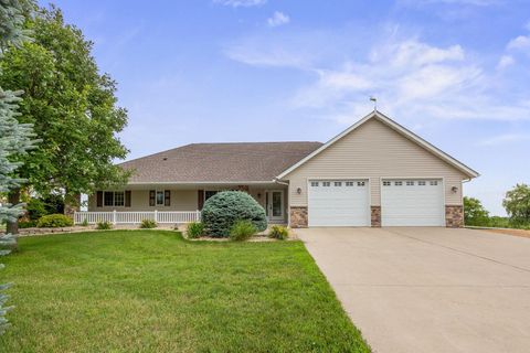 Homes For Sale - 1175 Dale Street<br/> Mcleod County, Hutchinson, MN 55350
