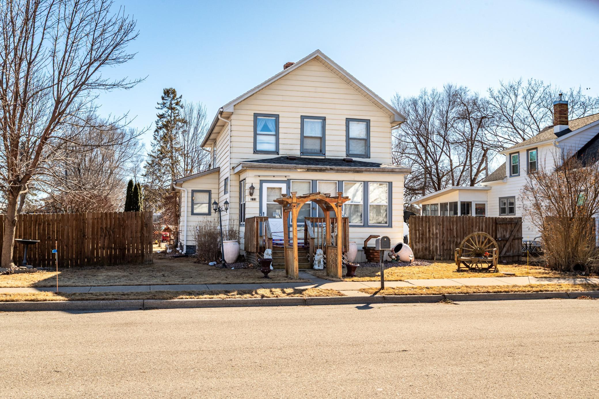 233 N 3rd Street, La Crescent, Minnesota image 1