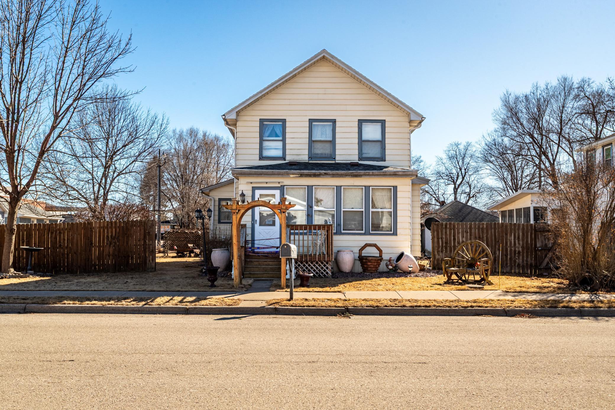 233 N 3rd Street, La Crescent, Minnesota image 2