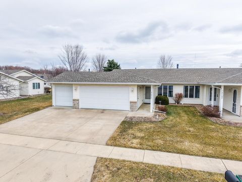 Homes For Sale - 2104 Mcquillan Ct Se Ct<br/> Rochester, MN 55904