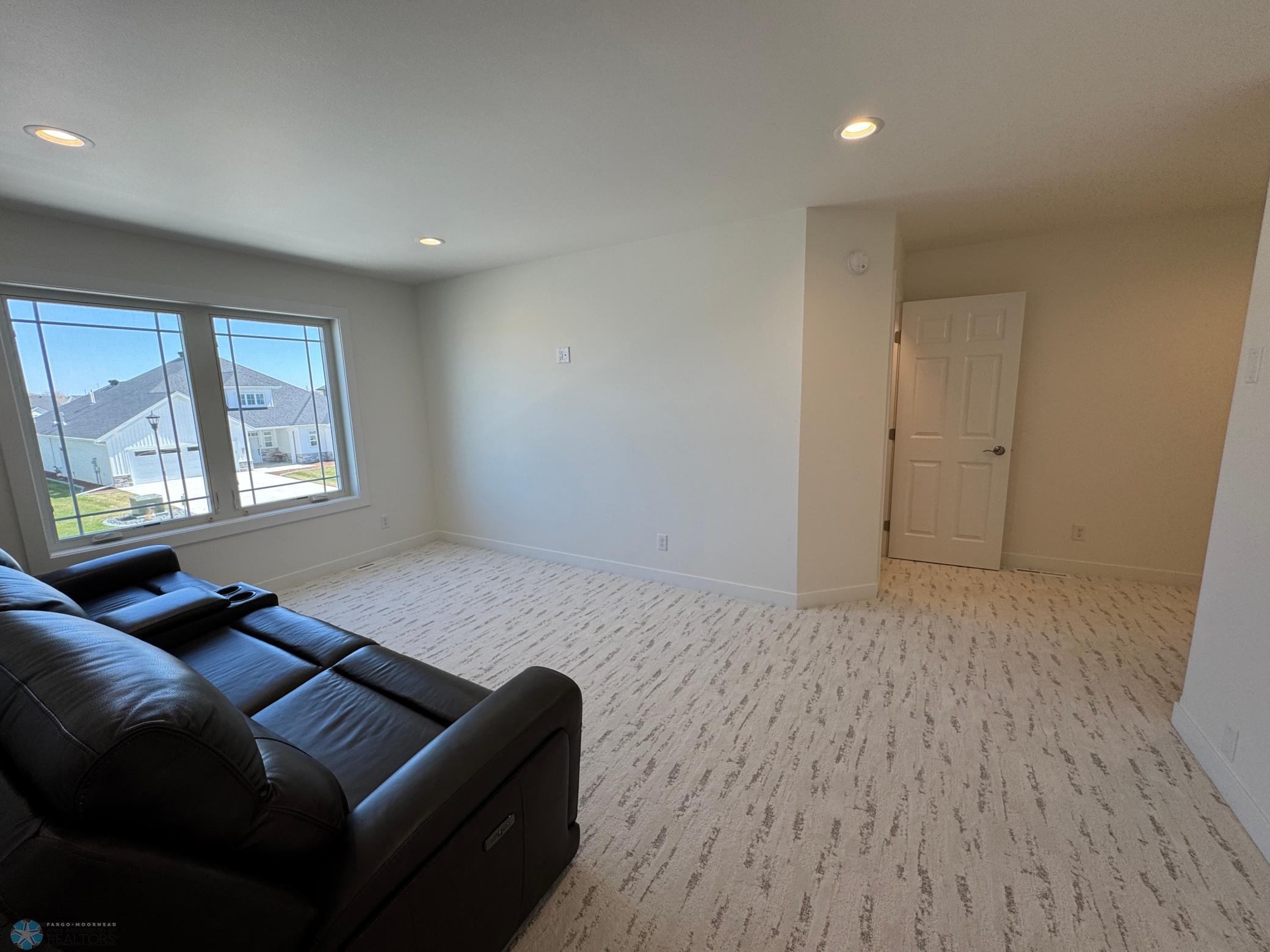 West Fargo, North Dakota 58078, United States, 3 Bedrooms Bedrooms, ,3 BathroomsBathrooms,Residential,Pending,121554