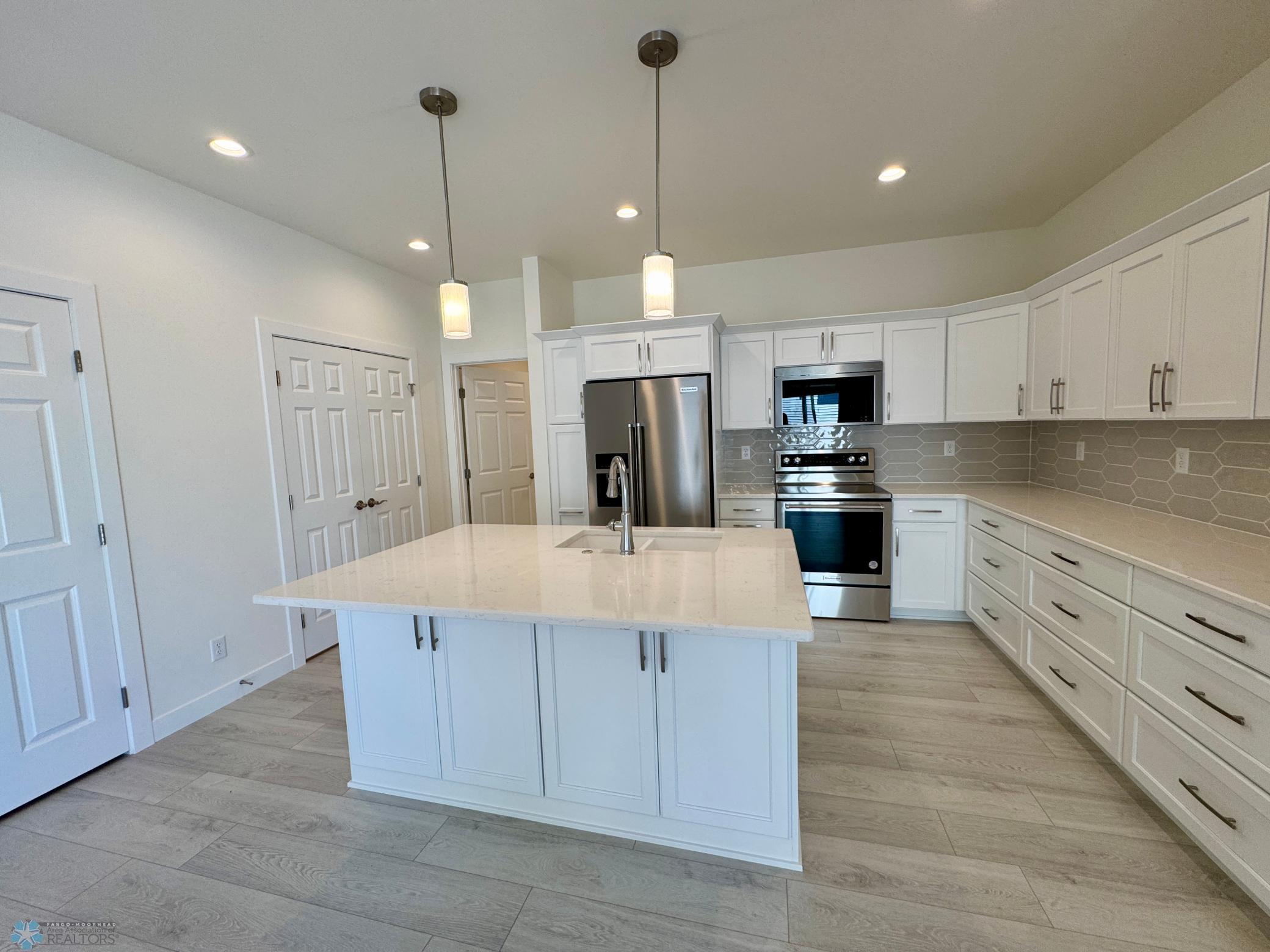 West Fargo, North Dakota 58078, United States, 3 Bedrooms Bedrooms, ,3 BathroomsBathrooms,Residential,Pending,121554