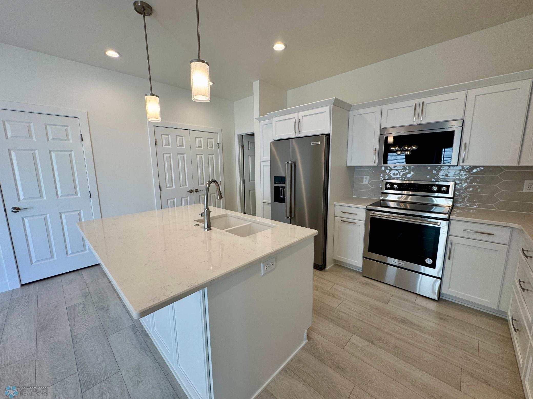 West Fargo, North Dakota 58078, United States, 3 Bedrooms Bedrooms, ,3 BathroomsBathrooms,Residential,Pending,121554