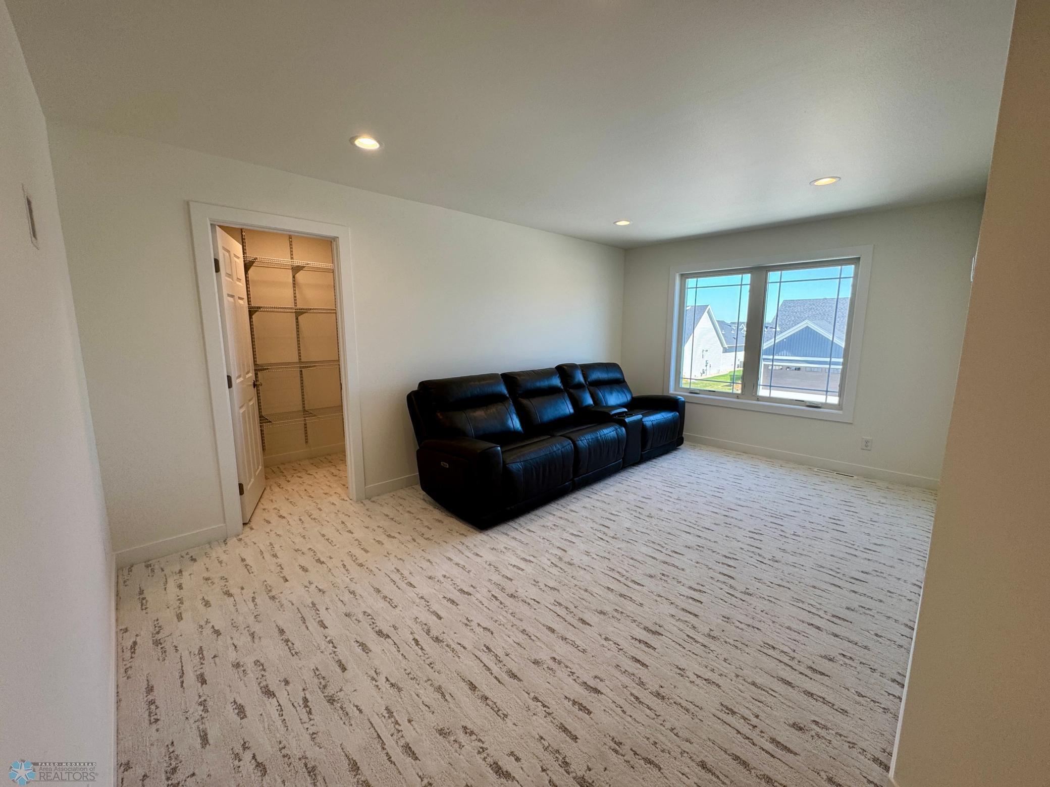 West Fargo, North Dakota 58078, United States, 3 Bedrooms Bedrooms, ,3 BathroomsBathrooms,Residential,Pending,121554