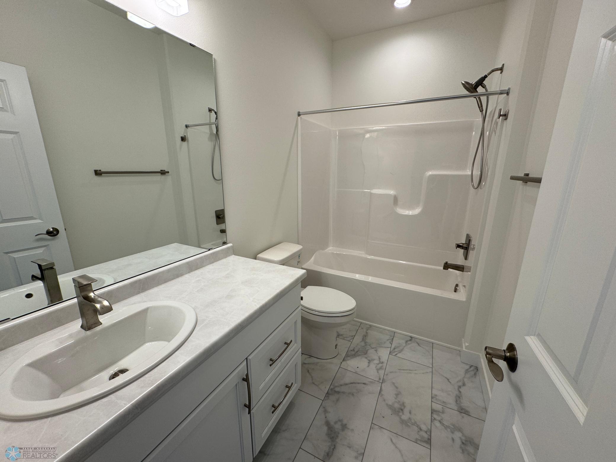 West Fargo, North Dakota 58078, United States, 3 Bedrooms Bedrooms, ,3 BathroomsBathrooms,Residential,Pending,121554