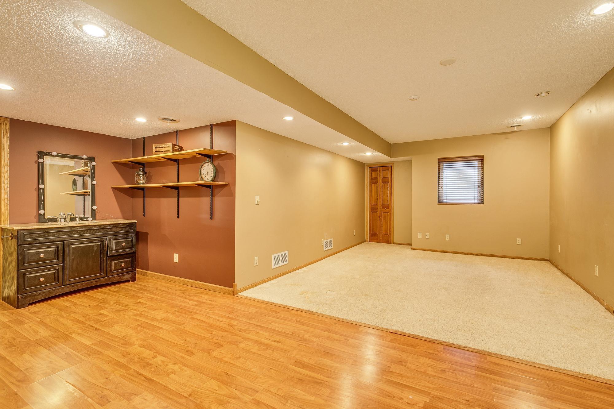 5555 E Fillmore Circle, Fridley, Minnesota image 26
