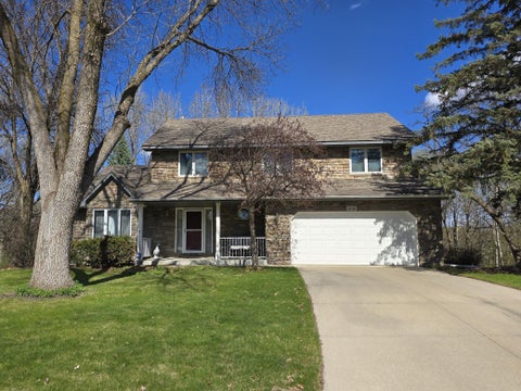 Homes For Sale - 4710 White Oak Court<br/> Eagan, MN 55122