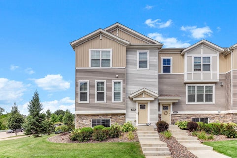 Townhouse For Sale - 7689 Anthony Point<br/> Victoria, MN 55386
