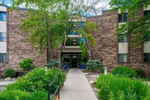 Condo For Sale - 10451 Greenbrier Road<br/> Minnetonka, MN 55305