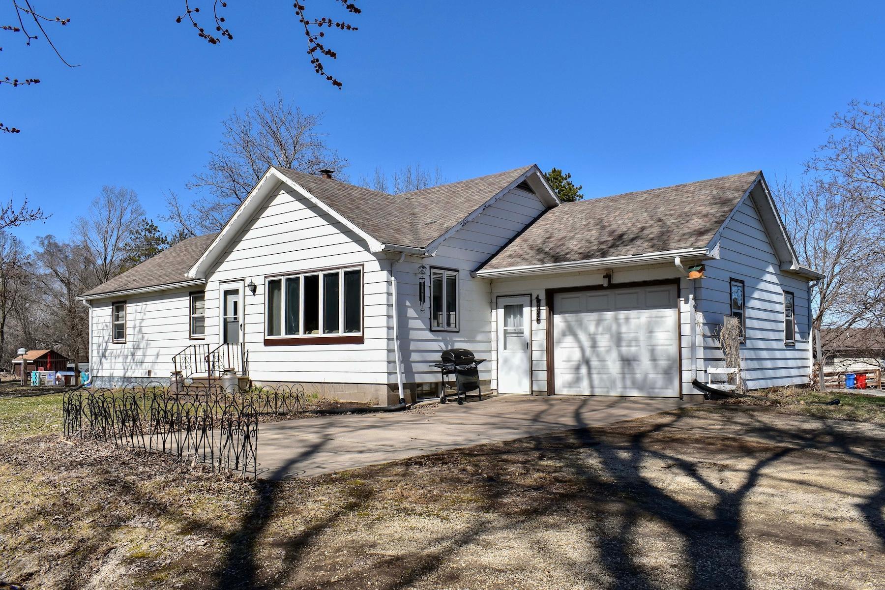 1 Front & Garage.jpg
