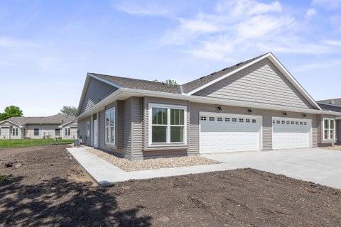 Homes For Sale - 1081 Golf Course Road<br/> Hutchinson, MN 55350