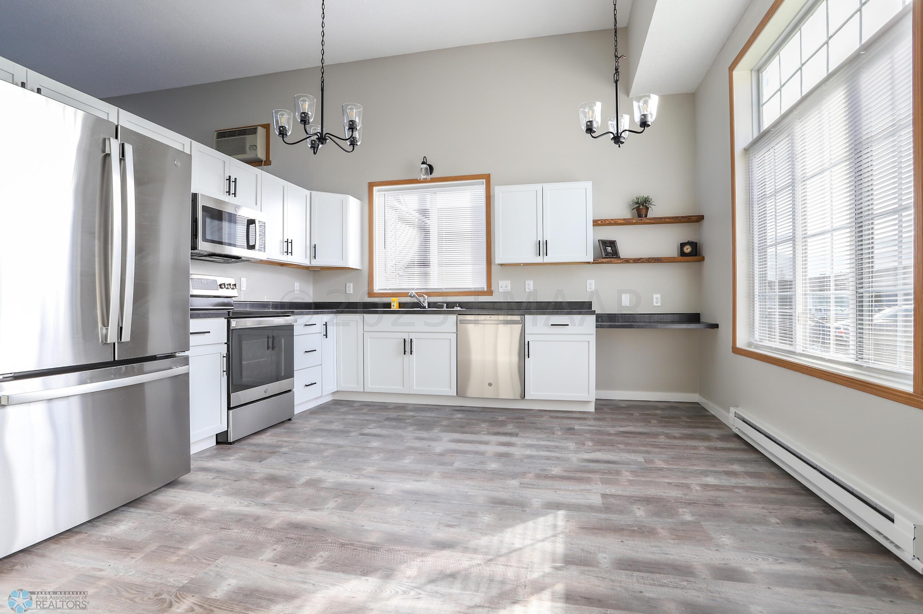 Fargo, North Dakota 58104, United States, 4 Bedrooms Bedrooms, ,2 BathroomsBathrooms,Residential,Pending,60040