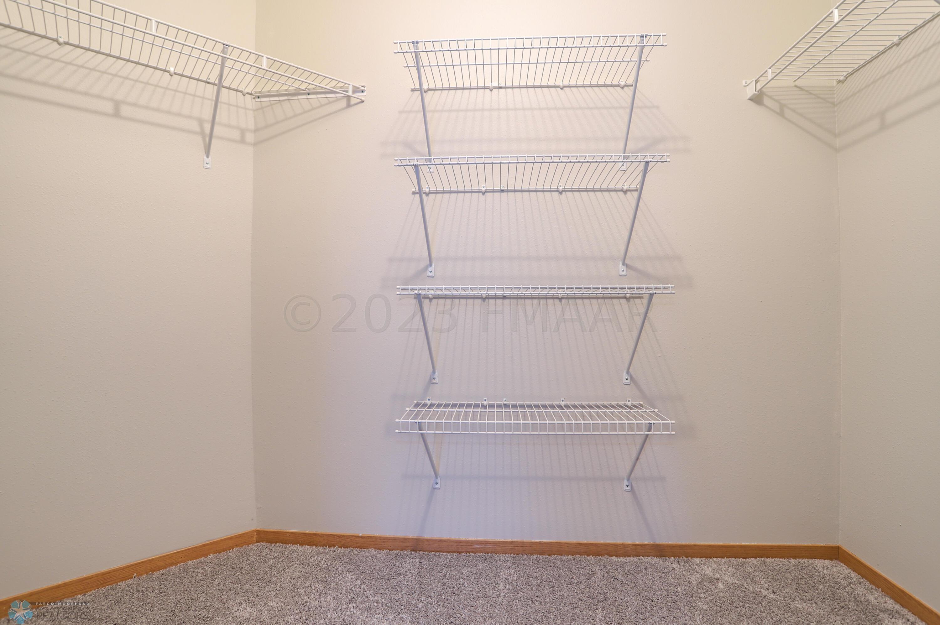 Fargo, North Dakota 58104, United States, 4 Bedrooms Bedrooms, ,2 BathroomsBathrooms,Residential,Pending,60040