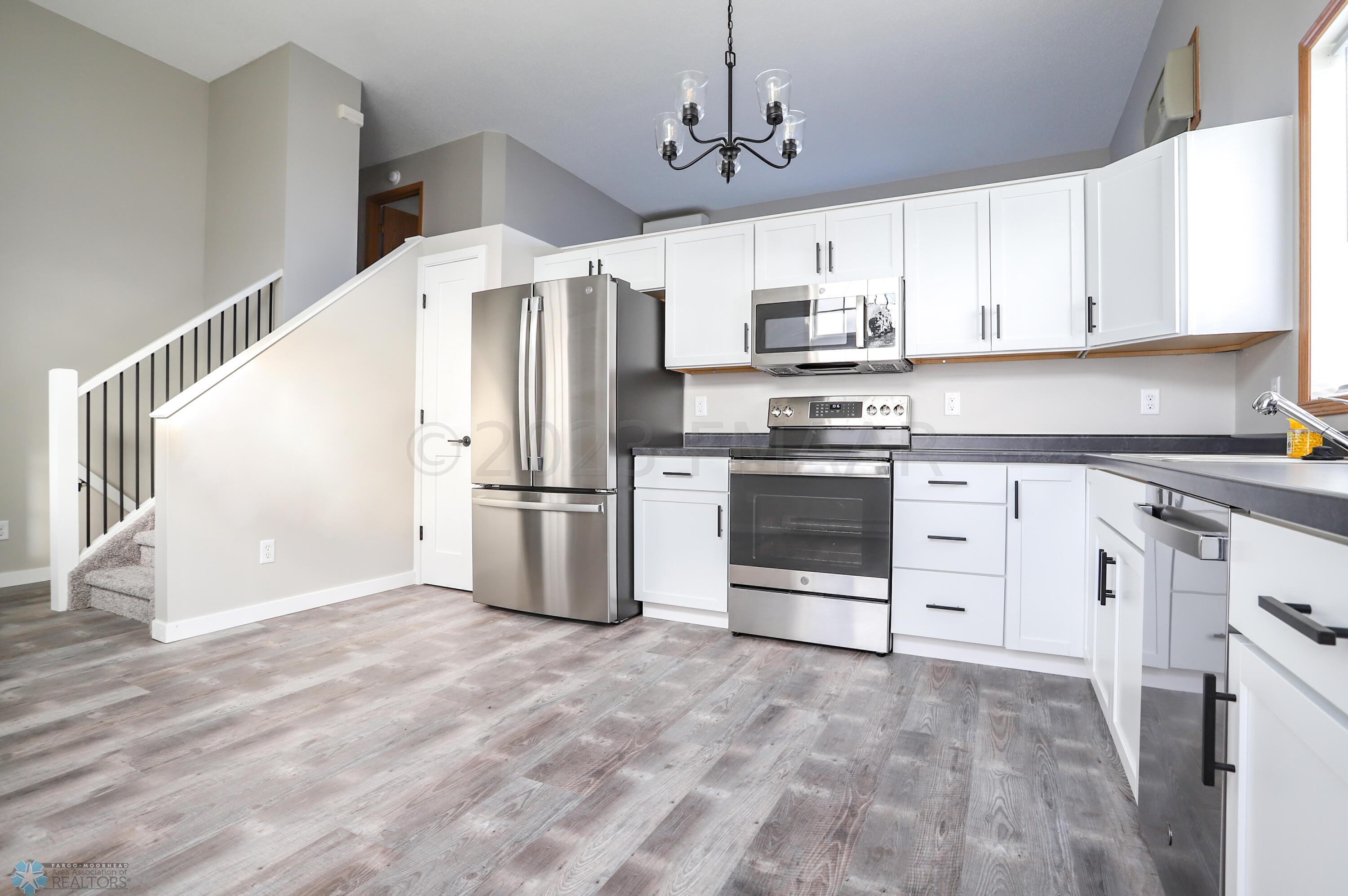 Fargo, North Dakota 58104, United States, 4 Bedrooms Bedrooms, ,2 BathroomsBathrooms,Residential,Pending,60040