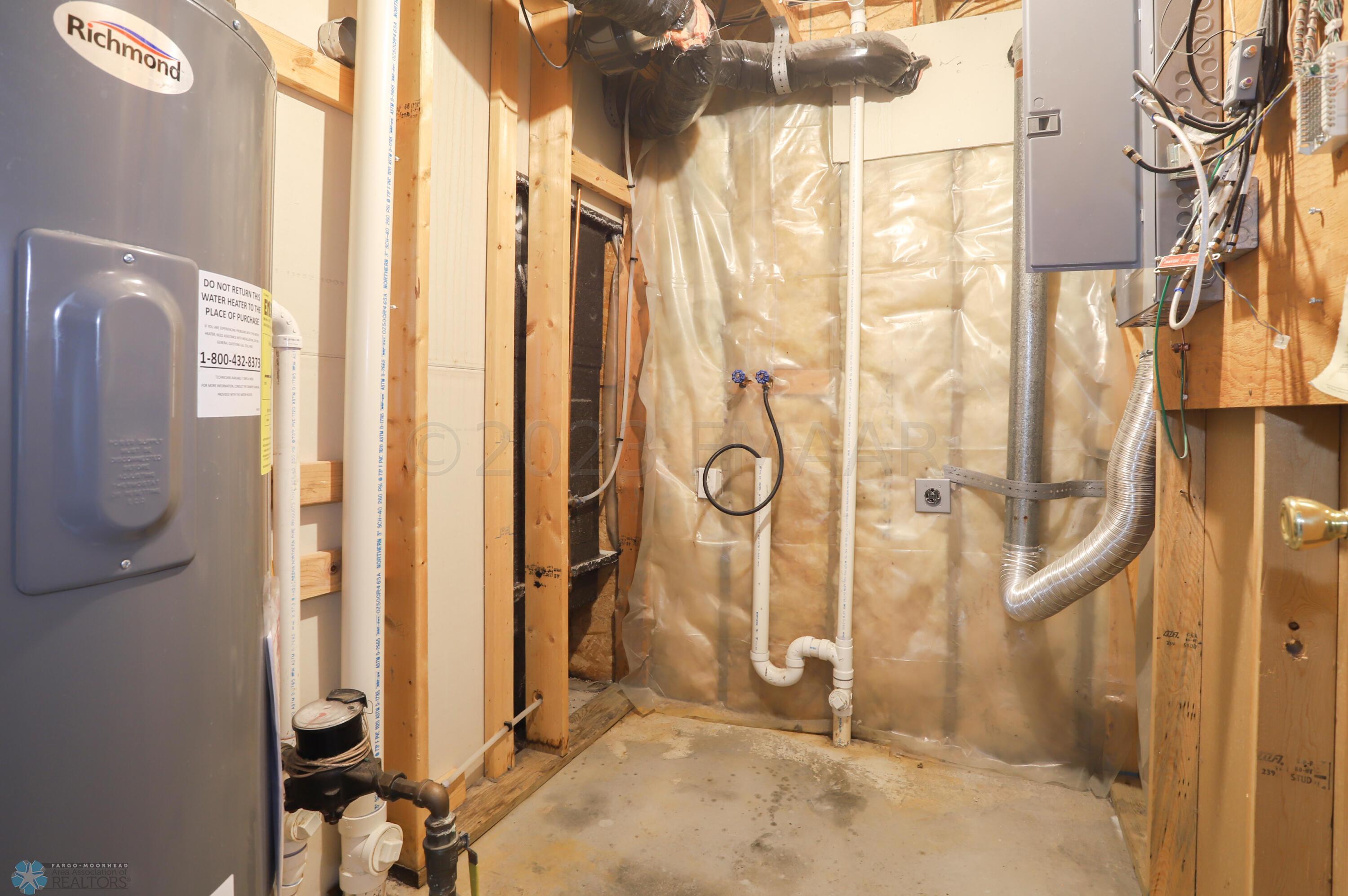 Fargo, North Dakota 58104, United States, 4 Bedrooms Bedrooms, ,2 BathroomsBathrooms,Residential,Pending,60040