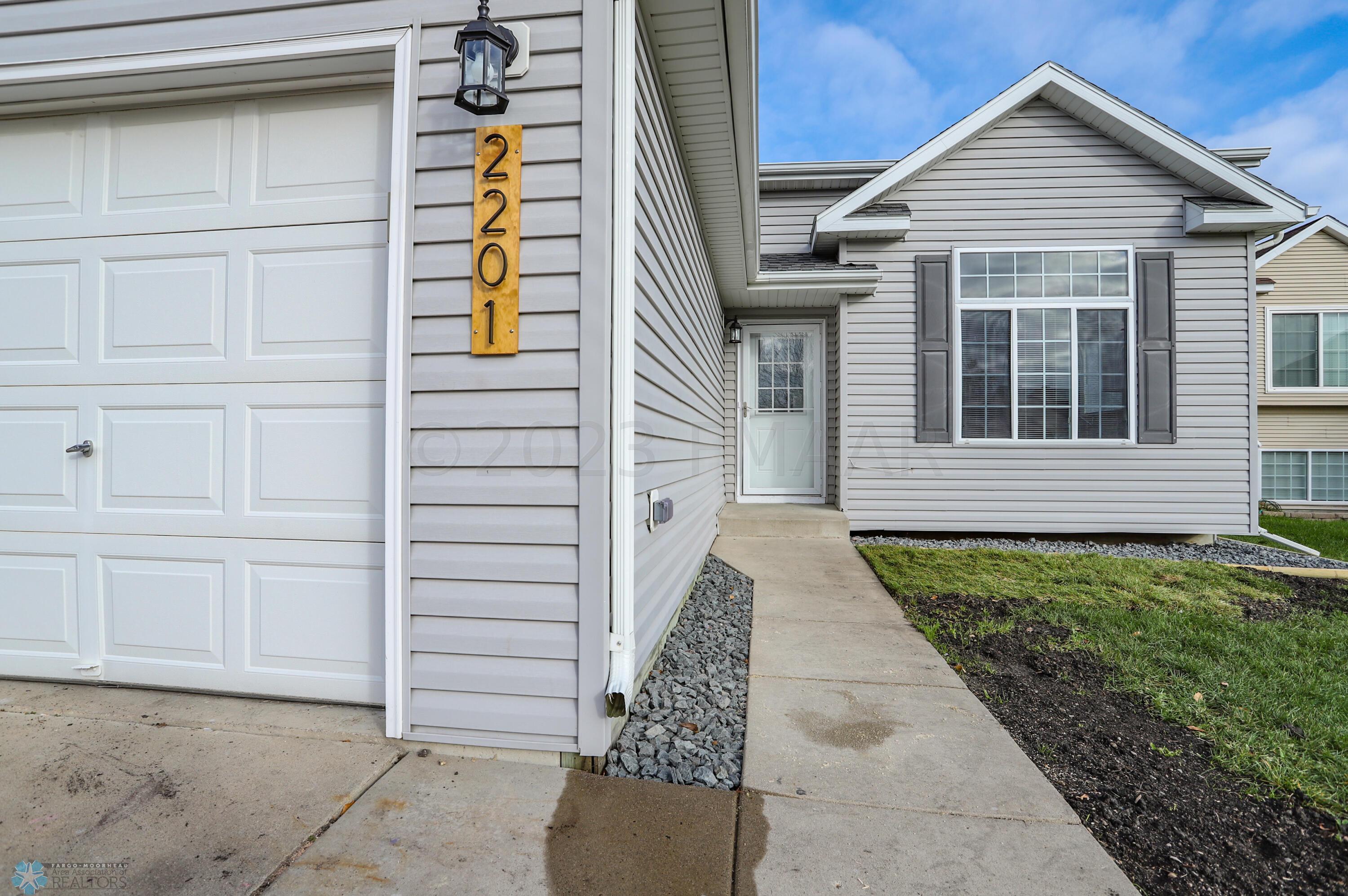 Fargo, North Dakota 58104, United States, 4 Bedrooms Bedrooms, ,2 BathroomsBathrooms,Residential,Pending,60040