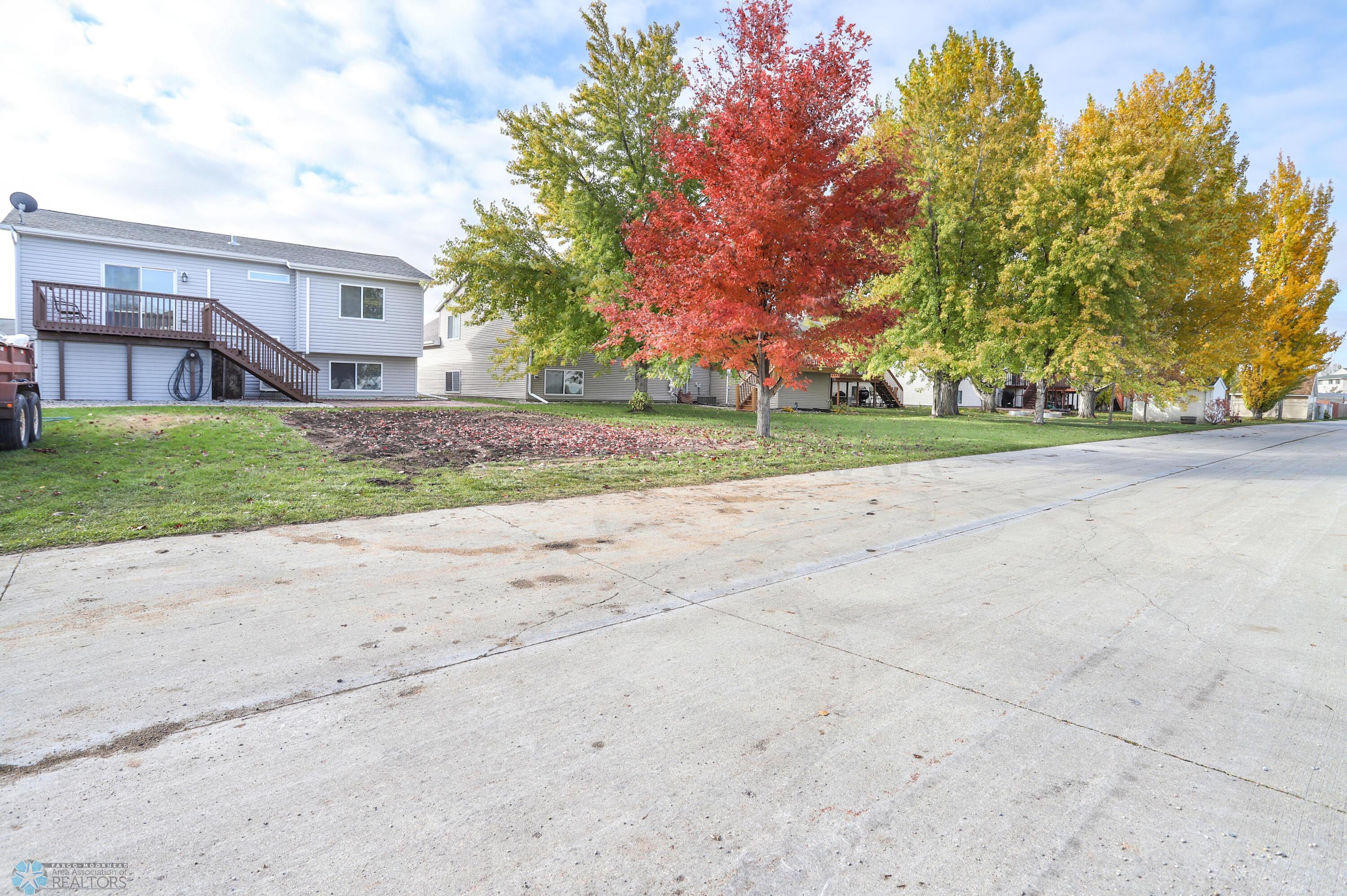Fargo, North Dakota 58104, United States, 4 Bedrooms Bedrooms, ,2 BathroomsBathrooms,Residential,Pending,60040
