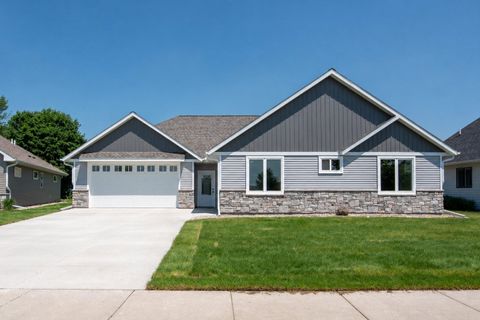 Homes For Sale - 216 Dancing Waters Circle<br/> Mankato, MN 56001