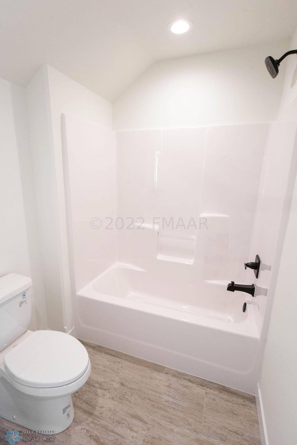 West Fargo, North Dakota 58078, United States, 3 Bedrooms Bedrooms, ,3 BathroomsBathrooms,Residential,Pending,60077