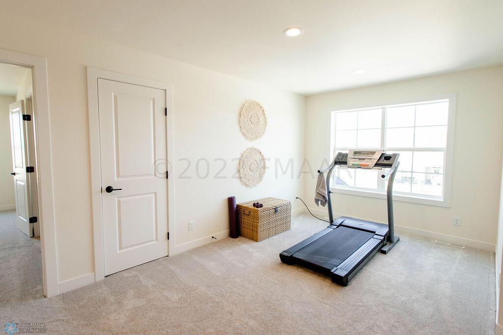 West Fargo, North Dakota 58078, United States, 3 Bedrooms Bedrooms, ,3 BathroomsBathrooms,Residential,Pending,60077