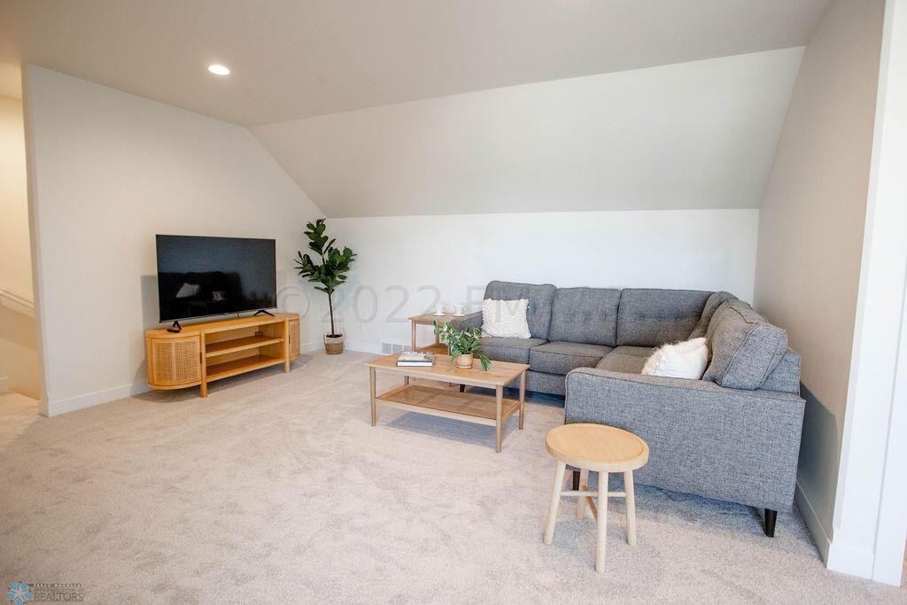 West Fargo, North Dakota 58078, United States, 3 Bedrooms Bedrooms, ,3 BathroomsBathrooms,Residential,Pending,60077