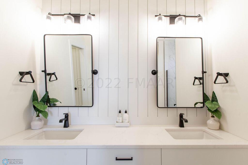 West Fargo, North Dakota 58078, United States, 3 Bedrooms Bedrooms, ,3 BathroomsBathrooms,Residential,Pending,60077